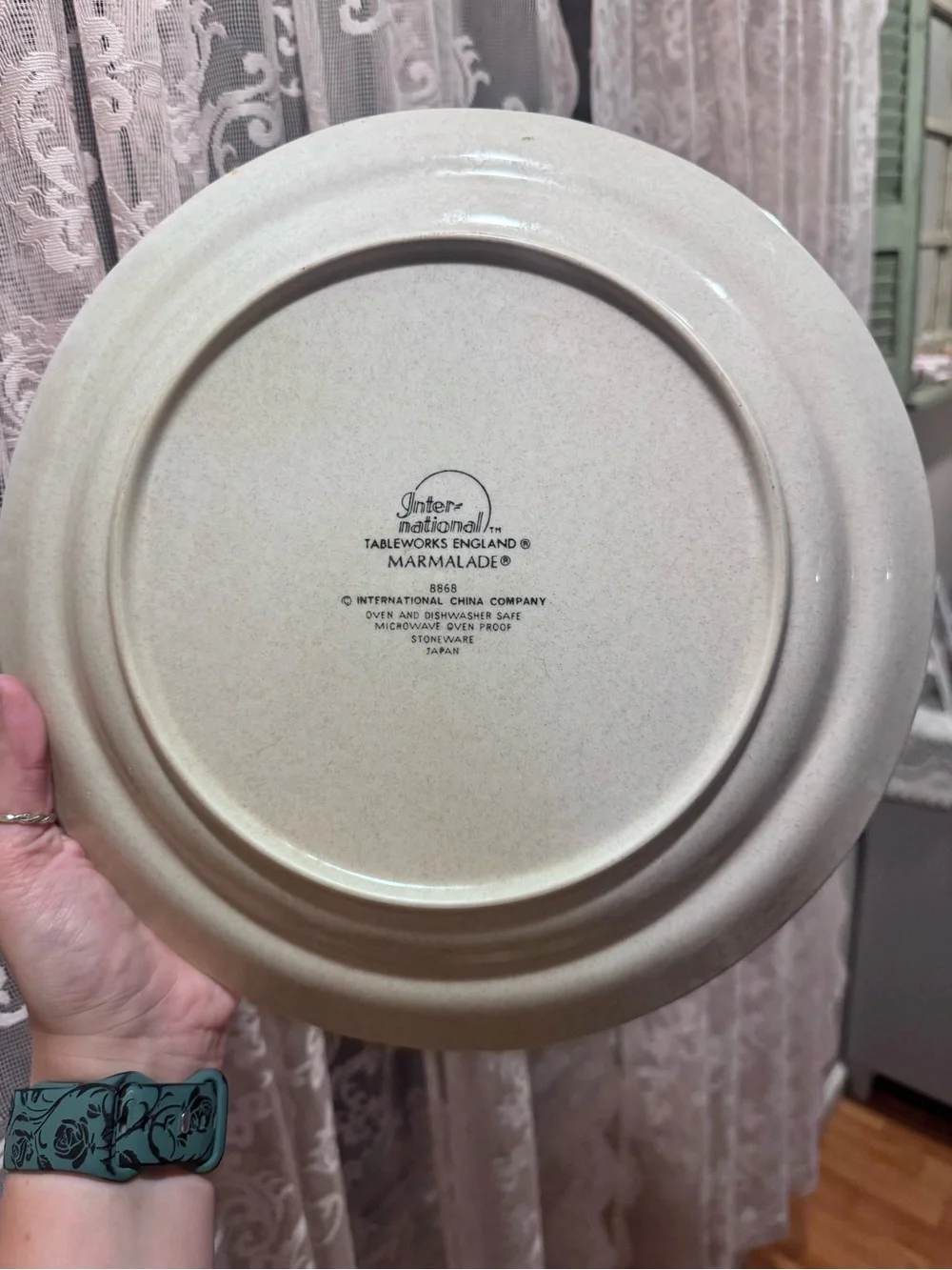 Vintage-style Decorative Marmalade 12-inch chop plate